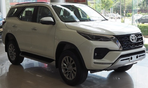 SUV Toyota Fortuner from Bangkok to Pattaya trip